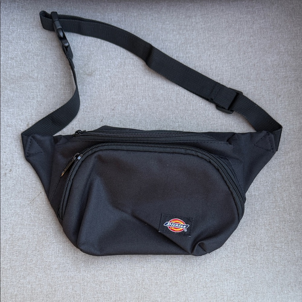 Dickies Black Fanny Pack Belt Bag with Front Zip Pocket NWOT